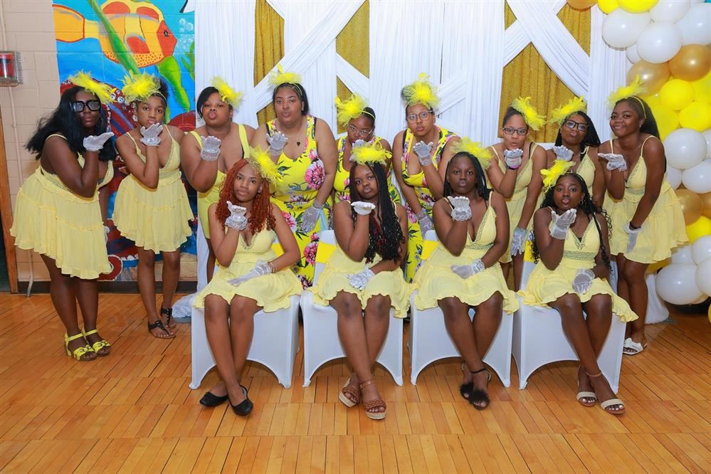  Young Ladies Dressed In Yellow Blowing Kisses